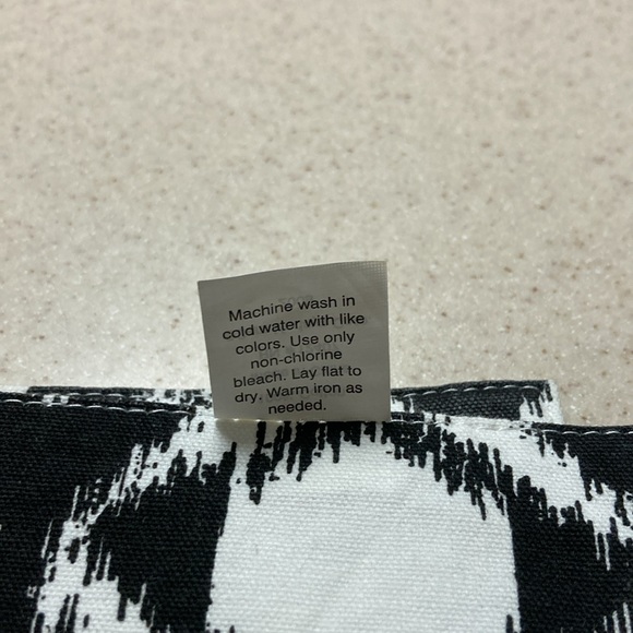 Sam Hedaya Set of Four Placemats 19 x 12.5 - Picture 4 of 4